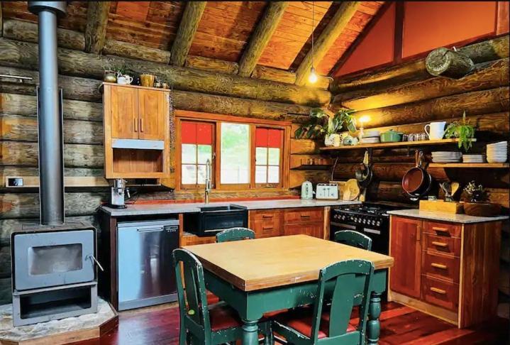 Coromandel Secluded Log Cabin Retreat Hikuai Exterior photo